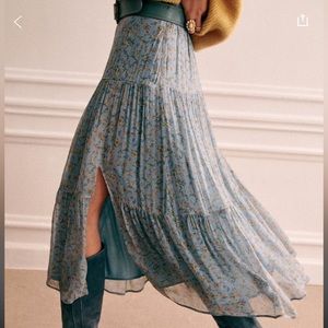 New without tags  Sezane Tammie skirt in vintage blue prairie